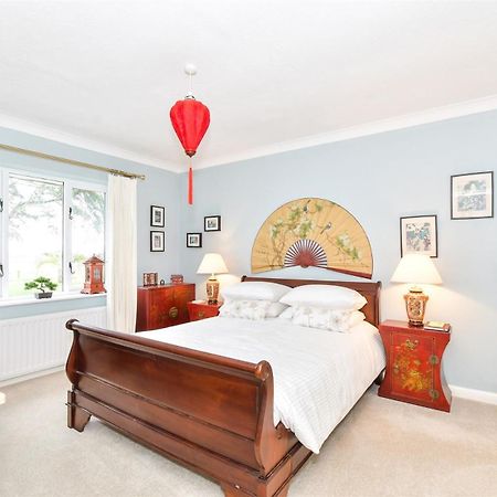 Stay At 'The Elms' In Tranquil Church Norton, Selsey - Ground Floor Bedroom, Own Private Bathroom, Quiet Beach, 2 Acre Garden By The Sea, On Edge Of Wildlife Nature Reserve 外观 照片