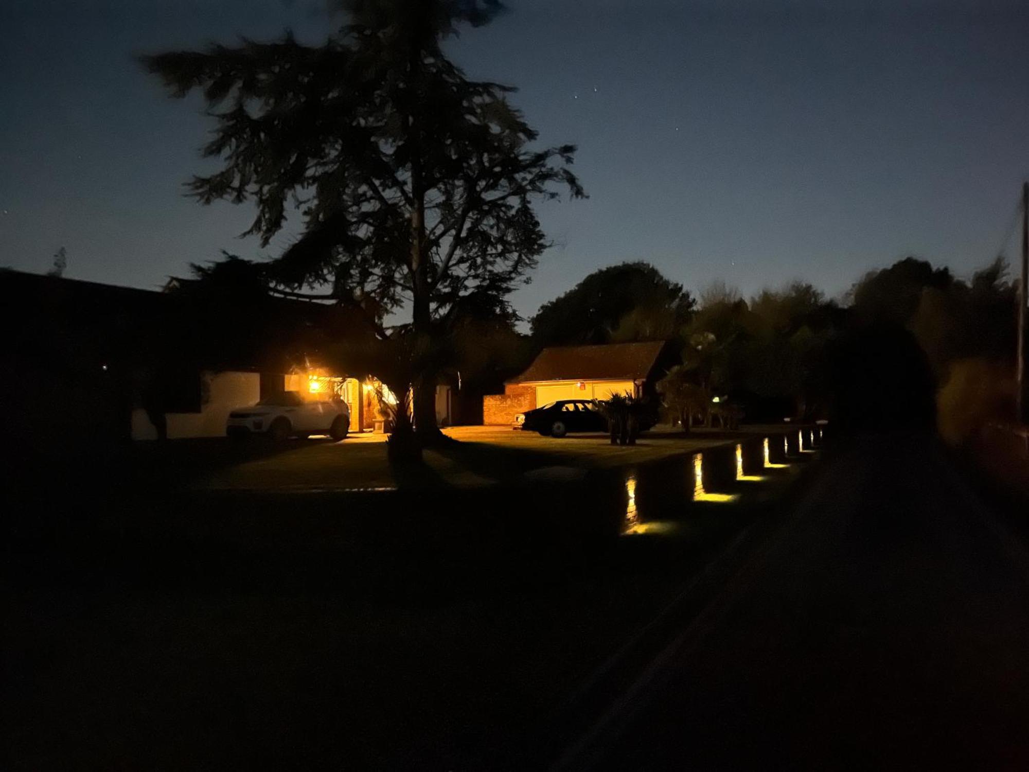 Stay At 'The Elms' In Tranquil Church Norton, Selsey - Ground Floor Bedroom, Own Private Bathroom, Quiet Beach, 2 Acre Garden By The Sea, On Edge Of Wildlife Nature Reserve 外观 照片